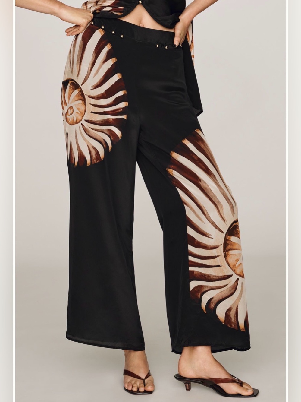 NWT, Farm Rio Ammonite Placed Print Wide Leg Pants size Medium - Picture 2 of 9